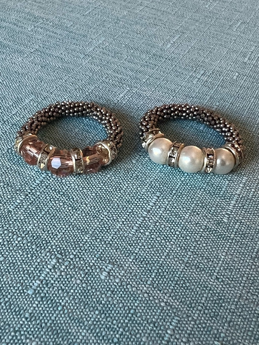 Two beaded stretch rings pearl and pink